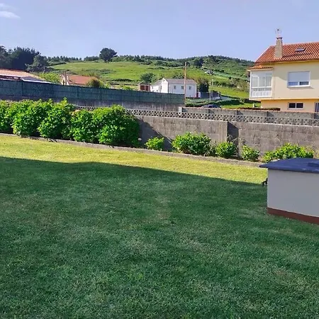 Casa Con Piscina Muy Cerca De Las Playas De San Xurxo Y Doninos